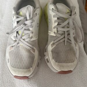 Oncloud White Athletic Shoes